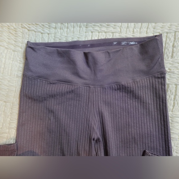 GOOD AMERICAN LEGGINGS WIDE RIB SHINE CLEAN SEAMLESS DUSTY VIOLET NWT - Picture 4 of 7